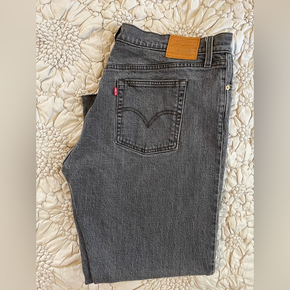 Levi’s womens “wedgie” straight leg jeans